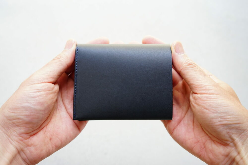 「薄くて」「小さくて」「使いやすい」財布　コンパクト二つ折り財布（小銭入れなし）【Aoi-card】