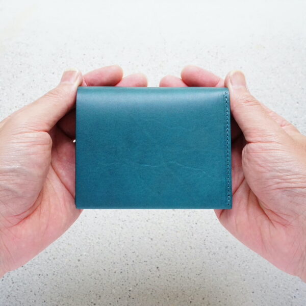 ボックス型小銭入れで使いやすい　コンパクト二つ折り財布【Aoi-coin】