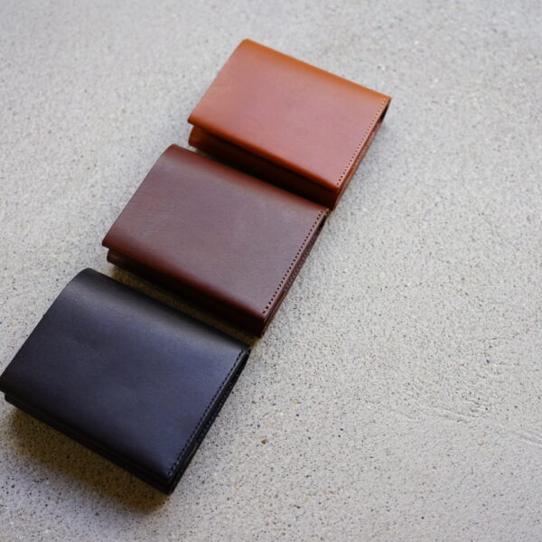 ＜新作＞コンパクト二つ折り財布（ホック付き）姫路レザー